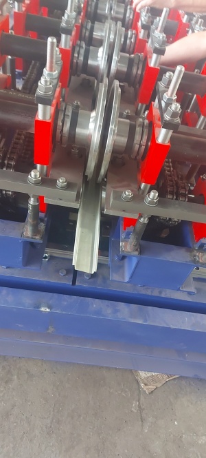 Оборудование для производства кабельного лотка и крышки