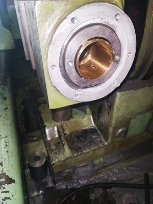 Резьбошлифовальный станок 5к823в