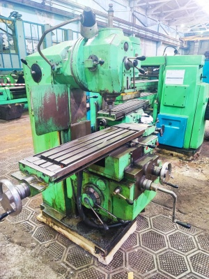 Вертикально-фрезерный станок 6т10