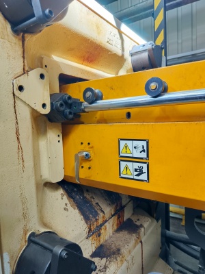 Инжекционно-литьевая машина «HUSKI H225 RS55/50»