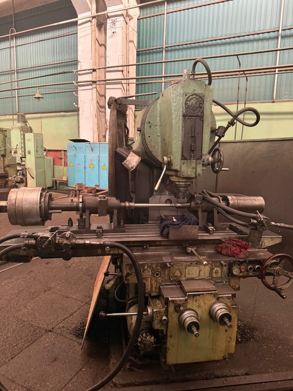 Вертикально-фрезерный станок 6р12