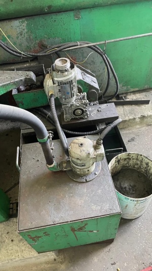 круглошлифовальный станок TOS BHU 32A/2000