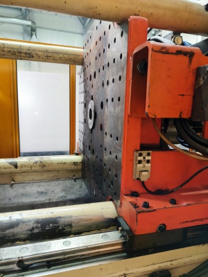 Инжекционно-литьевая машина «HUSKI H225 RS55/50»