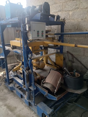 Полуавтоматический станок производства блока