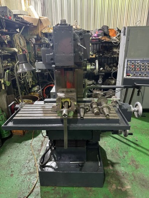 Широкоуниверсальный фрезерный станок высокой точности 6720вф2