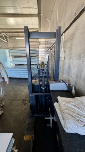 штабелёр электрический самоходный (на 1500кг)