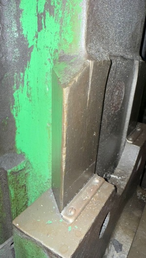 Вертикально-фрезерный станок 6т12