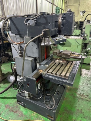 Широкоуниверсальный фрезерный станок высокой точности 6720вф2