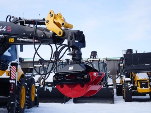 Лесозахват маятниковый на экскаватор-погрузчик MST, Bobcat, JCB и другие