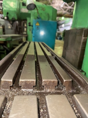 Вертикально-фрезерный станок 6р11