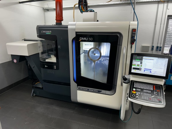 5-осевой вертикальный обрабатывающий центр DMG MORI DMU 50
