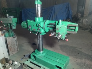 Радиально-сверлильный станок 2Е52