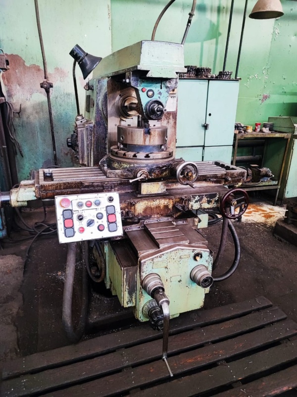 Горизонтально-фрезерный станок 6т82-1 (2352)