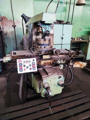 Горизонтально-фрезерный станок 6т82-1 (2352)