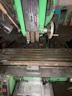 Вертикально-фрезерный станок 6т12