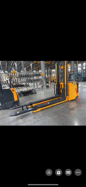 штабелёр электрический самоходный (на 1500кг)