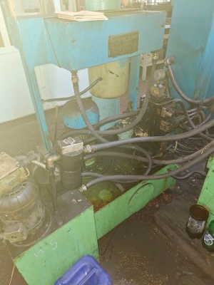 Круглошлифовальный станок 3м153