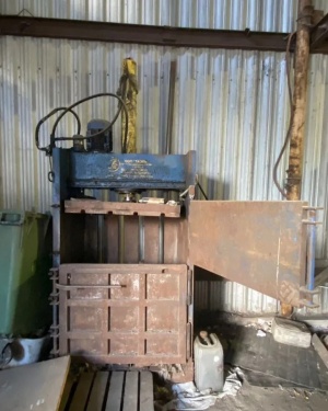 Пресс для макулатуры вертикальный