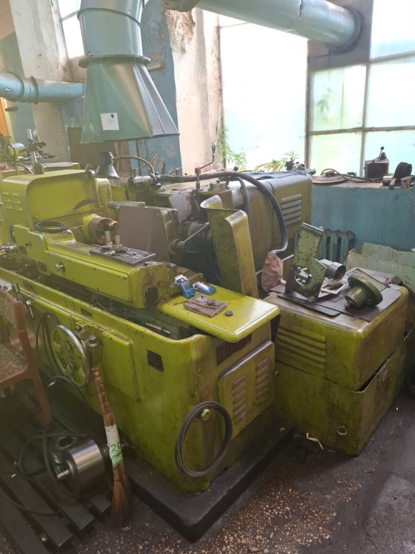 Резьбошлифовальный станок 5822