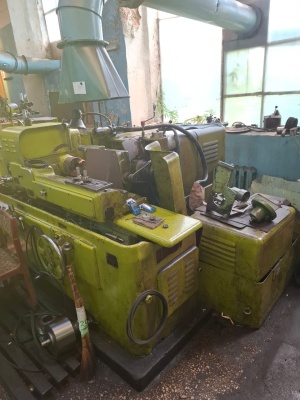 Резьбошлифовальный станок 5822