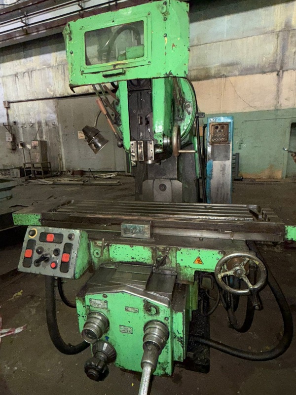 Вертикально-фрезерный станок 6т12