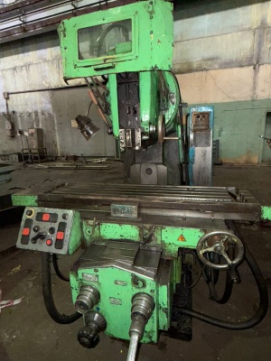 Вертикально-фрезерный станок 6т12