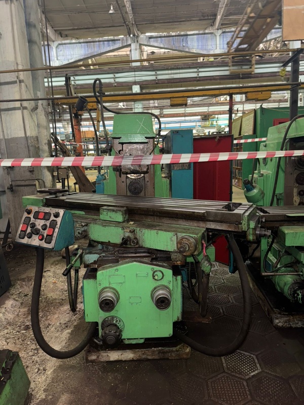 Горизонтально-фрезерный станок 6т82-1 (2240)