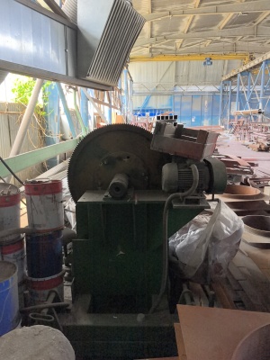 Одностоечный позиционер с роликовыми опорами и сквозным отверстием