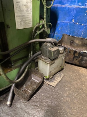 В продаже горизонтально-фрезерный станок UF1-1