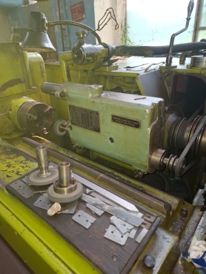 Резьбошлифовальный станок 5822