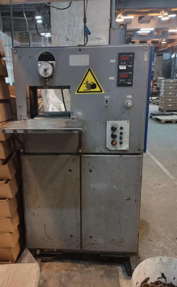 Пресс гидравлический вулкунизационный ВП 40 -250 1Э