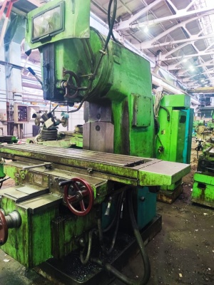 Вертикально-фрезерный станок вм127м (2557)