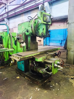 Вертикально-фрезерный станок вм127м (2557)