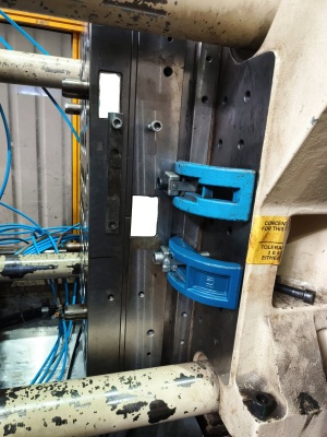 Инжекционно-литьевая машина «HUSKI 160RS45/42»