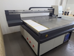 Планшетный УФ принтер 1610 3 головы i3200