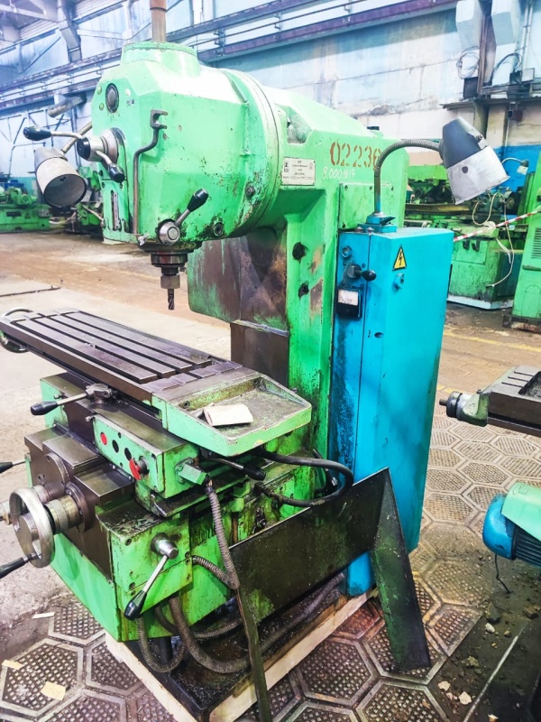 Вертикально-фрезерный станок 6т10