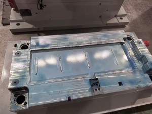 пресс-формы 22 штуки, для литья пластиковых деталей холодильников