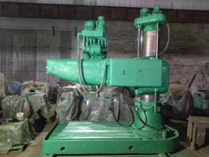 Радиально-сверлильный промышленный станок 2М57