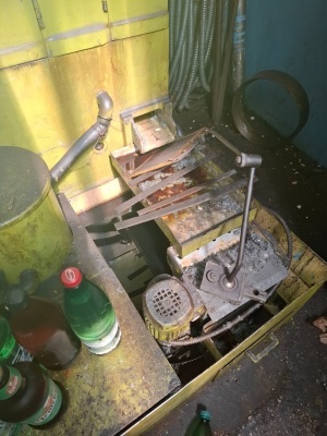 Червячнорезьбошлифовальный станок 5886в