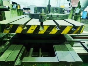 Горизонтально-расточной станок 2л614