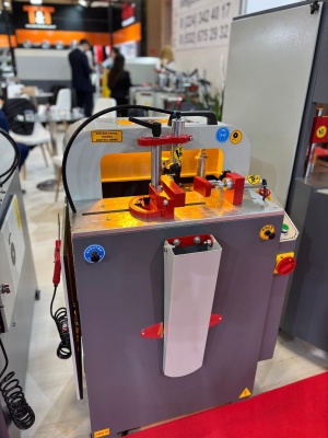 Автоматическая торцовочная пила BSM AK500 для алюминиевого профиля