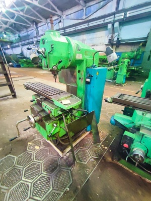 Вертикально-фрезерный станок 6т10