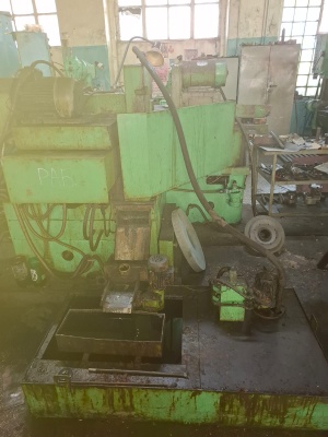 Круглошлифовальный станок 3м153