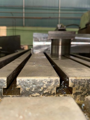 Горизонтально-фрезерный станок 6т83-1