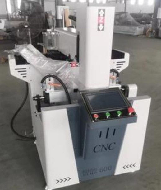 4-осевой фрезерный станок с ЧПУ для обработки алюминия SKX1-600