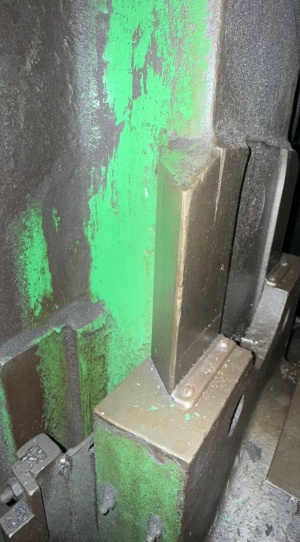 Вертикально-фрезерный станок 6т12