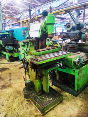 Универсальный фрезерный станок уф200