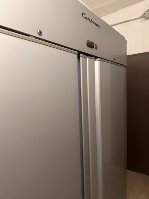 Шкаф холодильный Carboma V1400