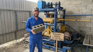 Полуавтоматический станок производства блока