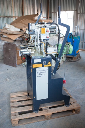 KABAN DE-4050 Копировально-фрезерный станок с 3мя фрезами под ручки